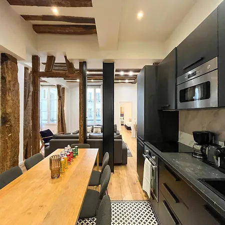 67 - Amazing Parisian Flat 파리