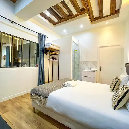 67 - Amazing Parisian Flat