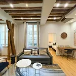 67 - Amazing Parisian Flat