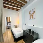 67 - Amazing Parisian Flat Parijs