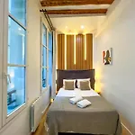 67 - Amazing Parisian Flat Parijs